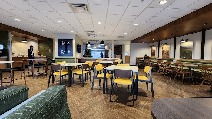 Fairfield Inn & Suites Batavia 4
