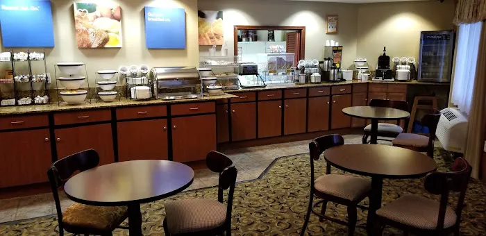 Fairbridge Inn & Suites Batavia - Darien Amusement Park 4