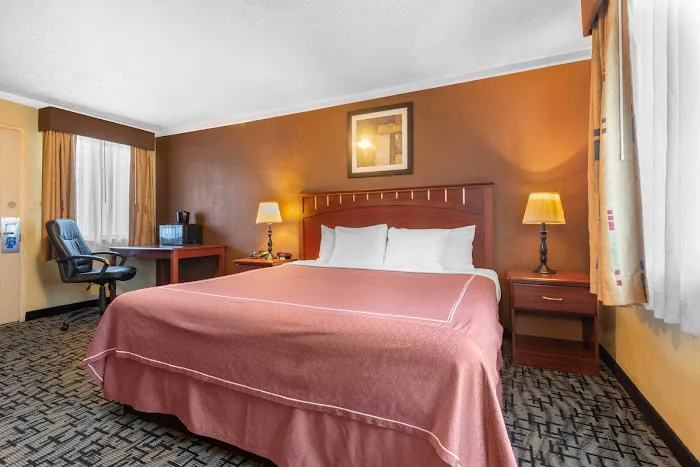 Rodeway Inn & Suites Clarence/Buffalo East 4
