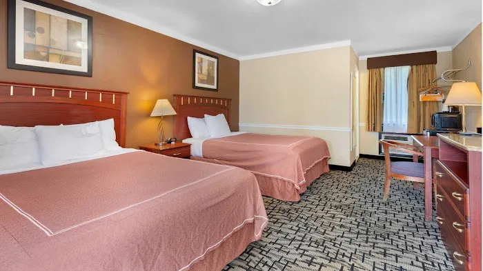 Rodeway Inn & Suites Clarence/Buffalo East 4