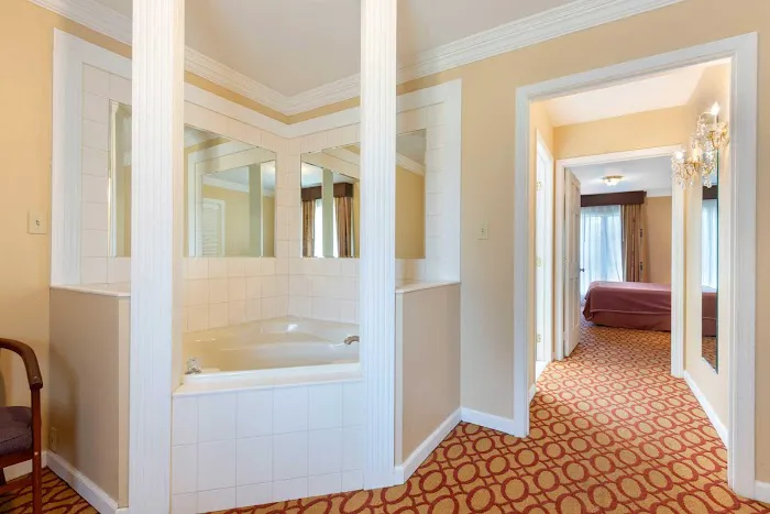 Rodeway Inn & Suites Clarence/Buffalo East 4
