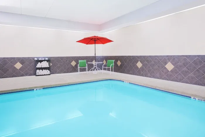 Cayuga Blu Hotel 4