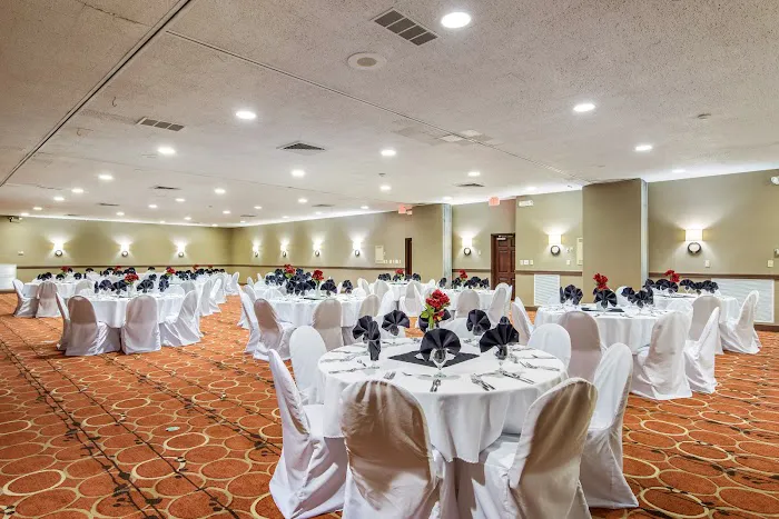 Cayuga Blu Hotel 4