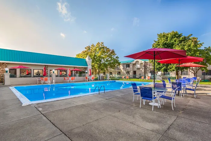 Cayuga Blu Hotel 4