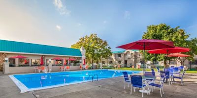 Cayuga Blu Hotel