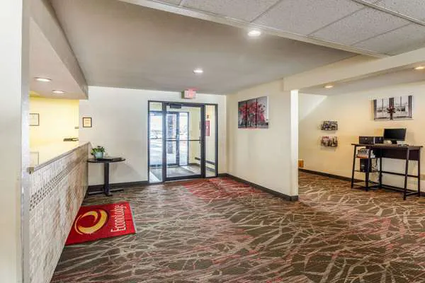 Econo Lodge 4