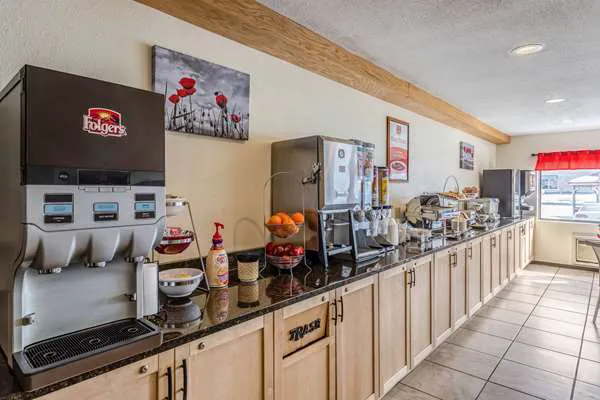 Econo Lodge 4