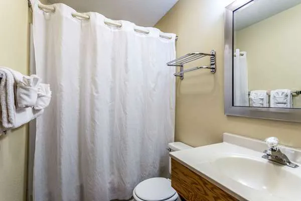 Econo Lodge 4