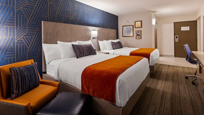 Best Western Plus Landmark Inn 4