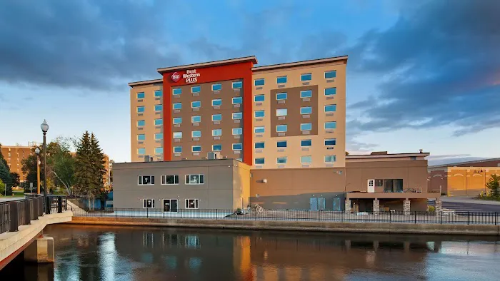 Best Western Plus Landmark Inn 4