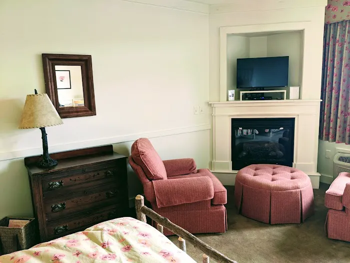 Lake Opechee Inn and Spa 4