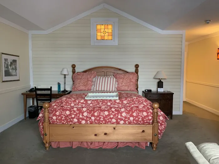 Lake Opechee Inn and Spa 4