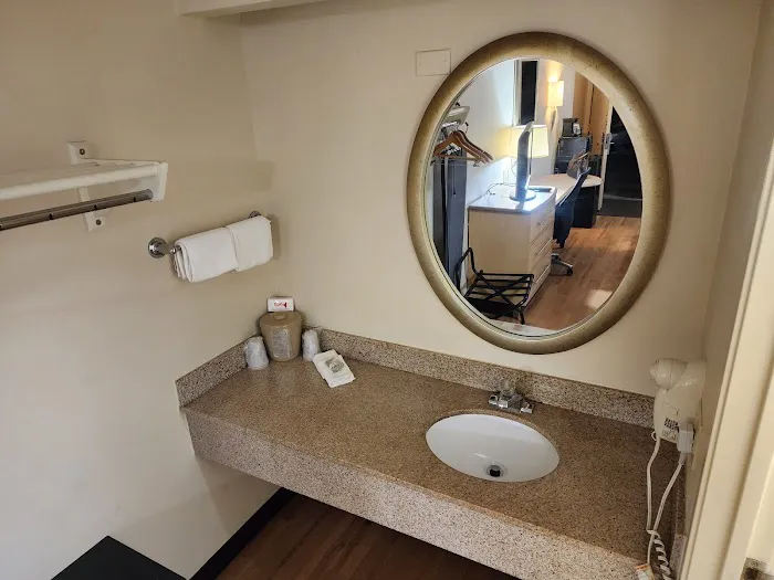 Red Roof Inn Boston - Southborough/Worcester 4