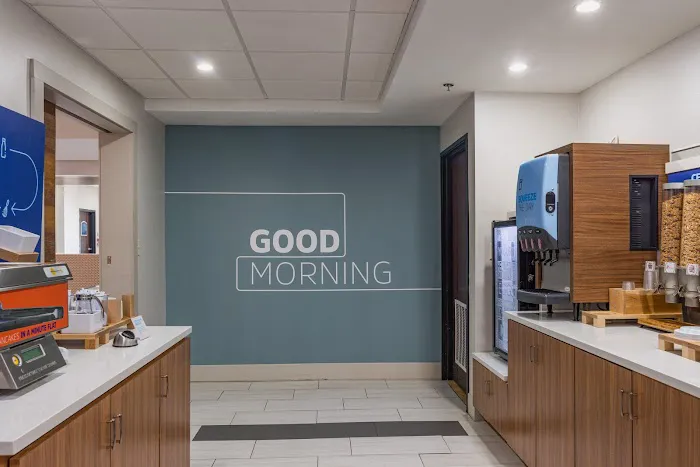 Holiday Inn Express & Suites Swansea by IHG 4