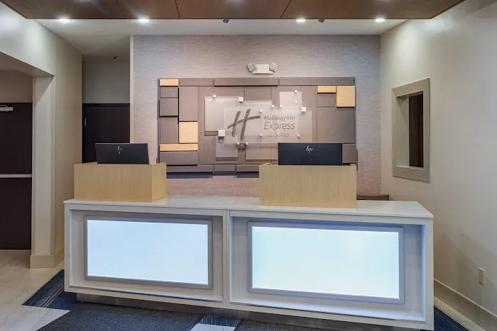 Holiday Inn Express & Suites Swansea by IHG 4