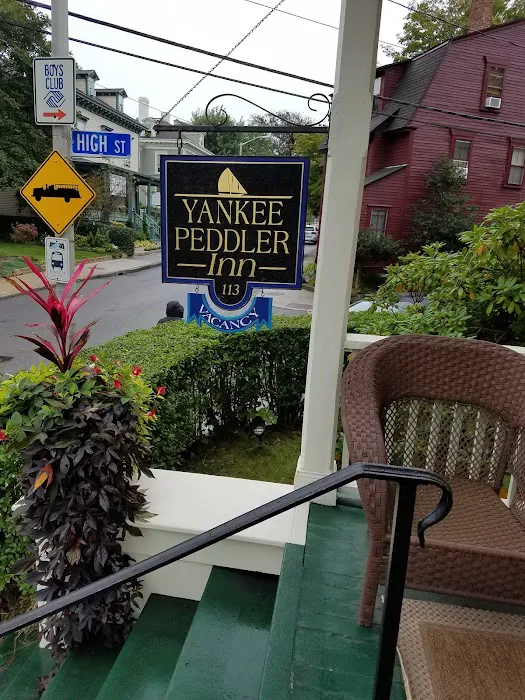 Yankee Peddler Inn 4