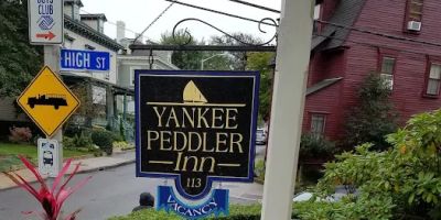 Yankee Peddler Inn