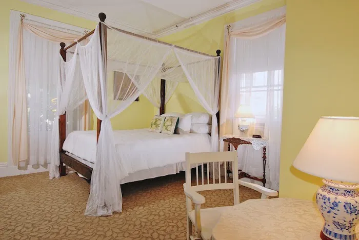 Yankee Peddler Inn 4