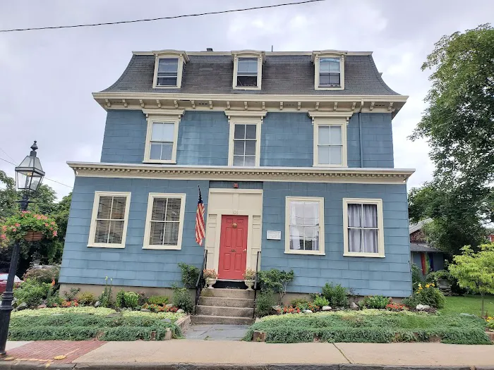 Yankee Peddler Inn 4