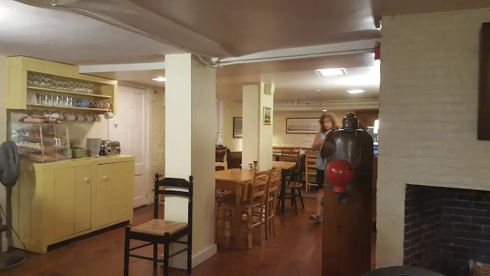 Yankee Peddler Inn 4