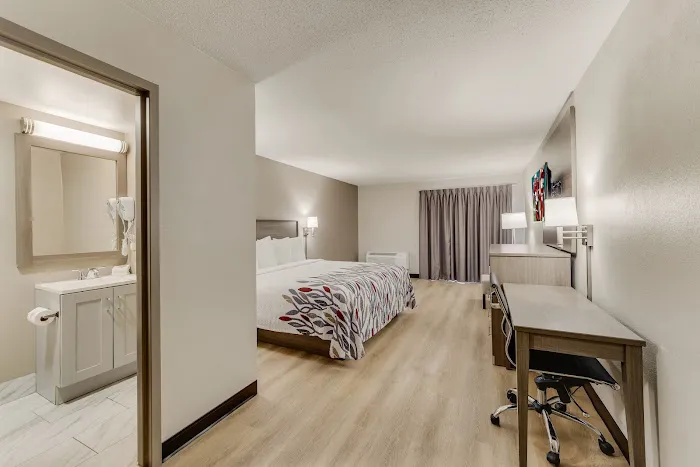 Red Roof Inn & Suites Newport – Middletown, RI 5