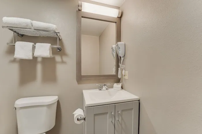 Red Roof Inn & Suites Newport – Middletown, RI 5