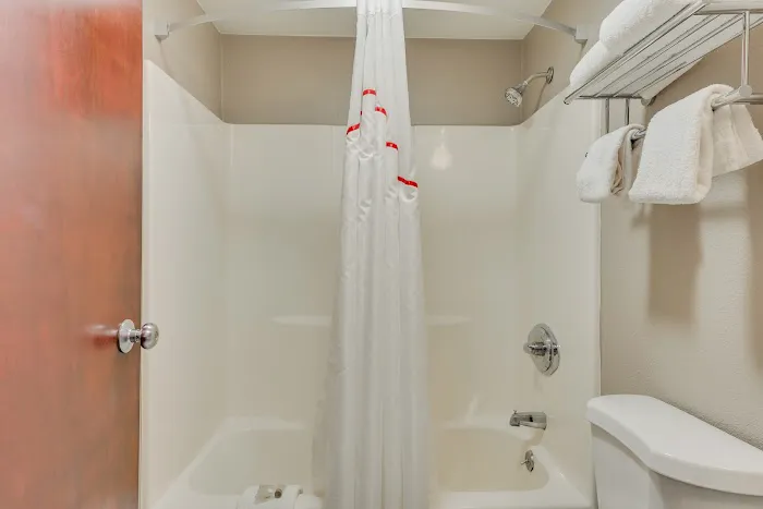 Red Roof Inn & Suites Newport – Middletown, RI 5