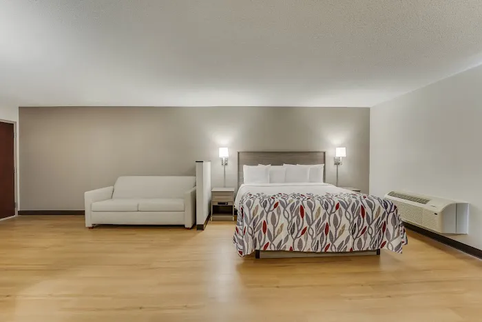 Red Roof Inn & Suites Newport – Middletown, RI 5