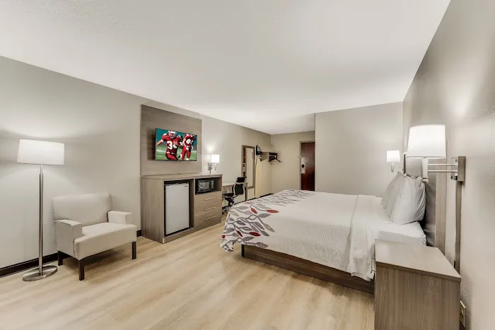 Red Roof Inn & Suites Newport – Middletown, RI 5