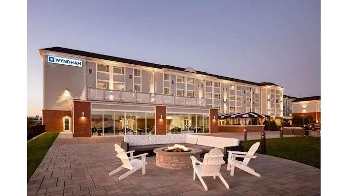Wyndham Newport Hotel 5