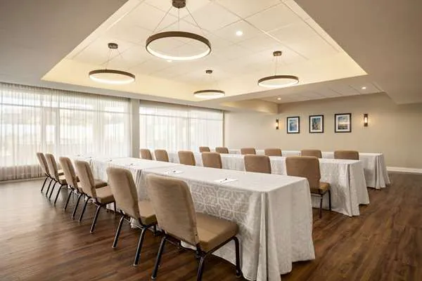 Wyndham Newport Hotel 5