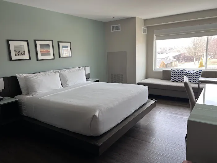 Wyndham Newport Hotel 5