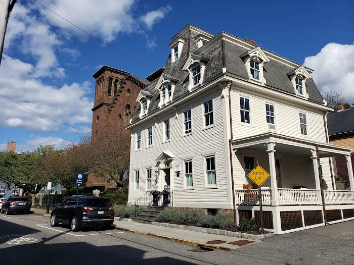Howland House Inn 4