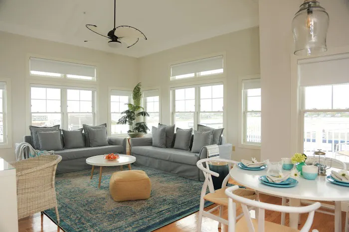 The Sea Breeze Inn 5