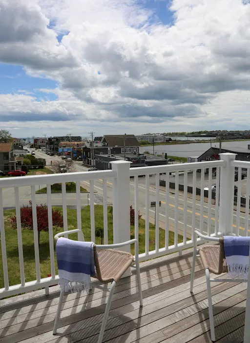 The Sea Breeze Inn 5