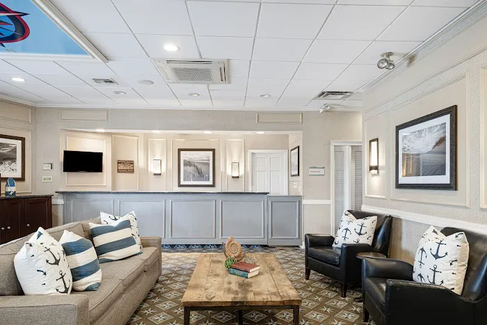 Newport Beach Hotel & Suites 5