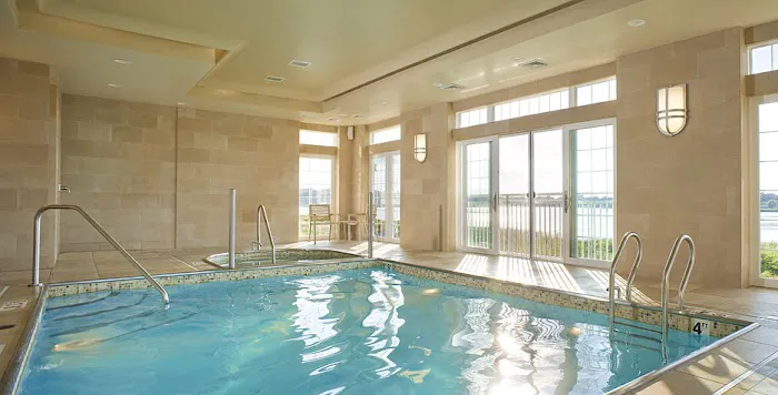 Newport Beach Hotel & Suites 5