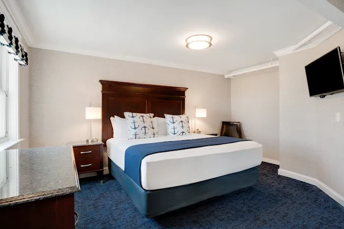 Newport Beach Hotel & Suites 5