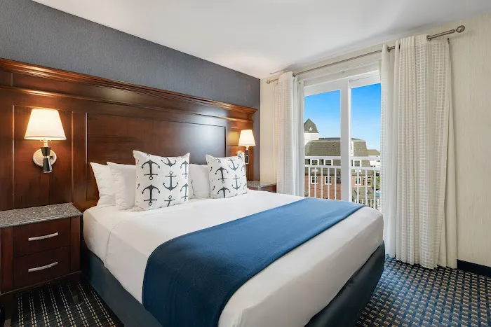 Newport Beach Hotel & Suites 5