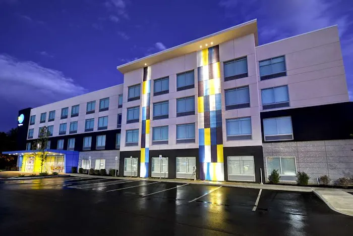 Tru by Hilton Concord 4