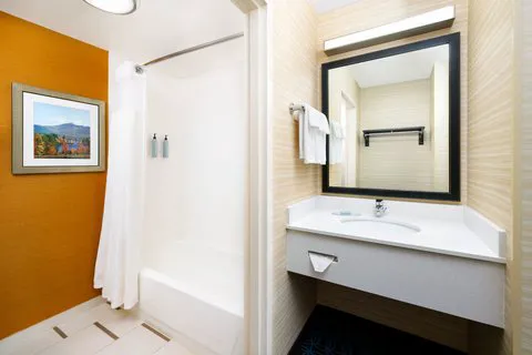 Fairfield Inn Concord 4