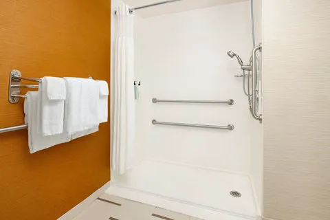 Fairfield Inn Concord 4