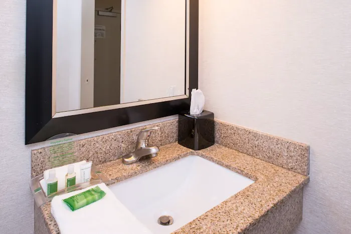 Holiday Inn Concord Downtown, an IHG Hotel 4