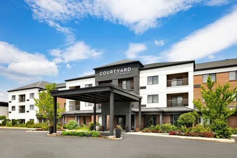Courtyard Concord 4