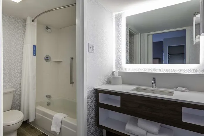 Hampton Inn Manchester Downtown 5