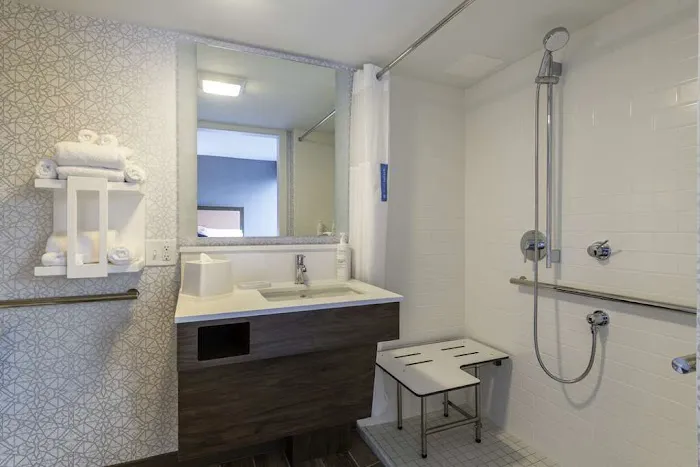 Hampton Inn Manchester Downtown 5