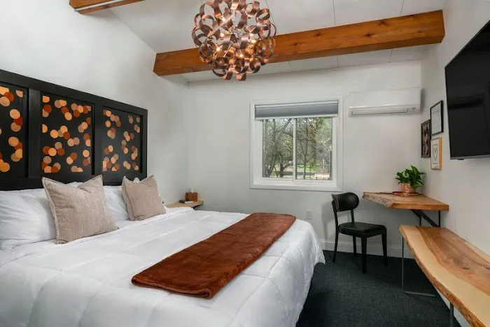 The Lincoln Boutique Motel 4