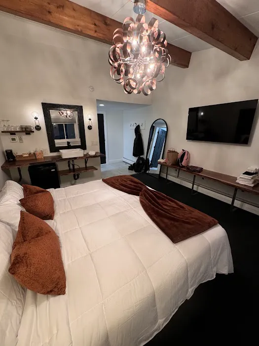 The Lincoln Boutique Motel 4