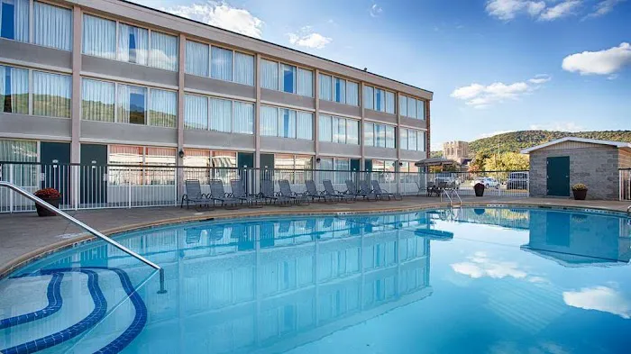 Best Western Plus Bradford Inn 4