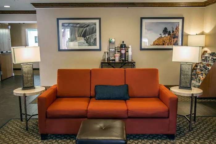 Quality Inn & Suites 4